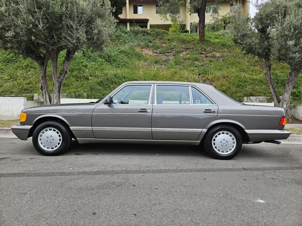 1991 Mercedes-Benz W126 S-Class Sedan - Image 3 of 31