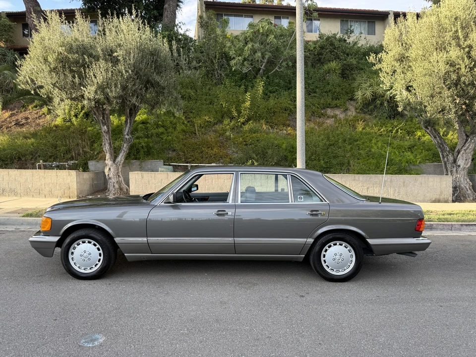 1991 Mercedes-Benz W126 S-Class Sedan - Image 2 of 31