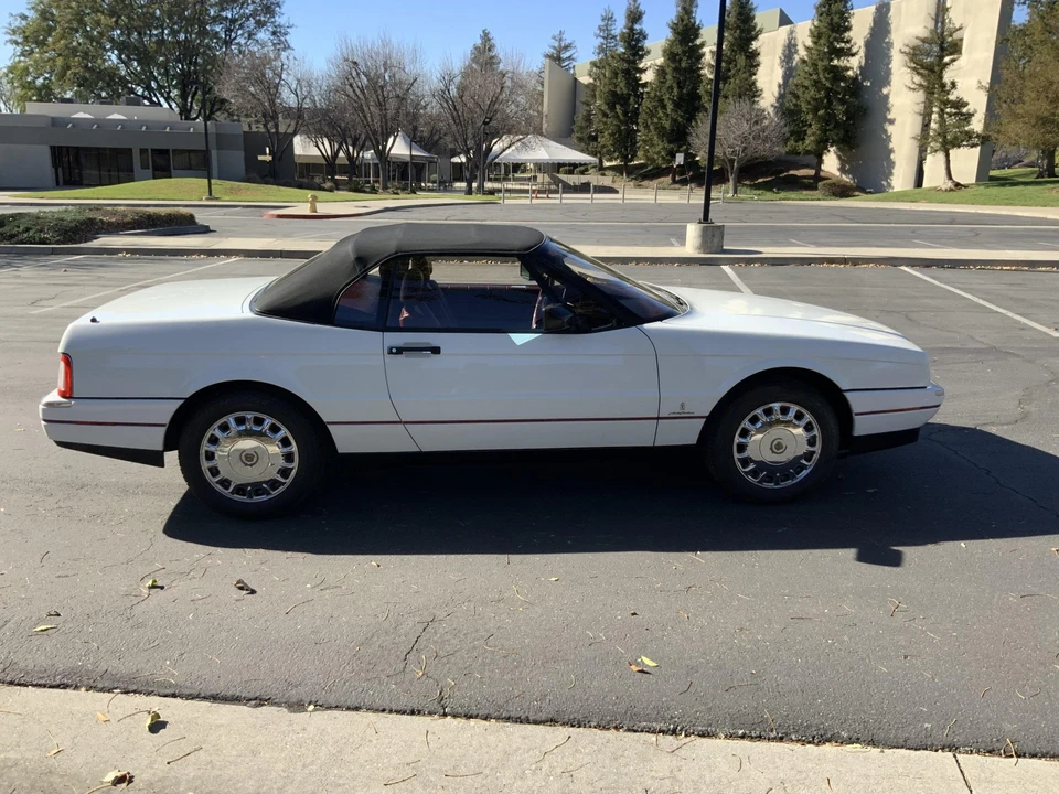 1992 Cadillac Allante - Image 14 of 31