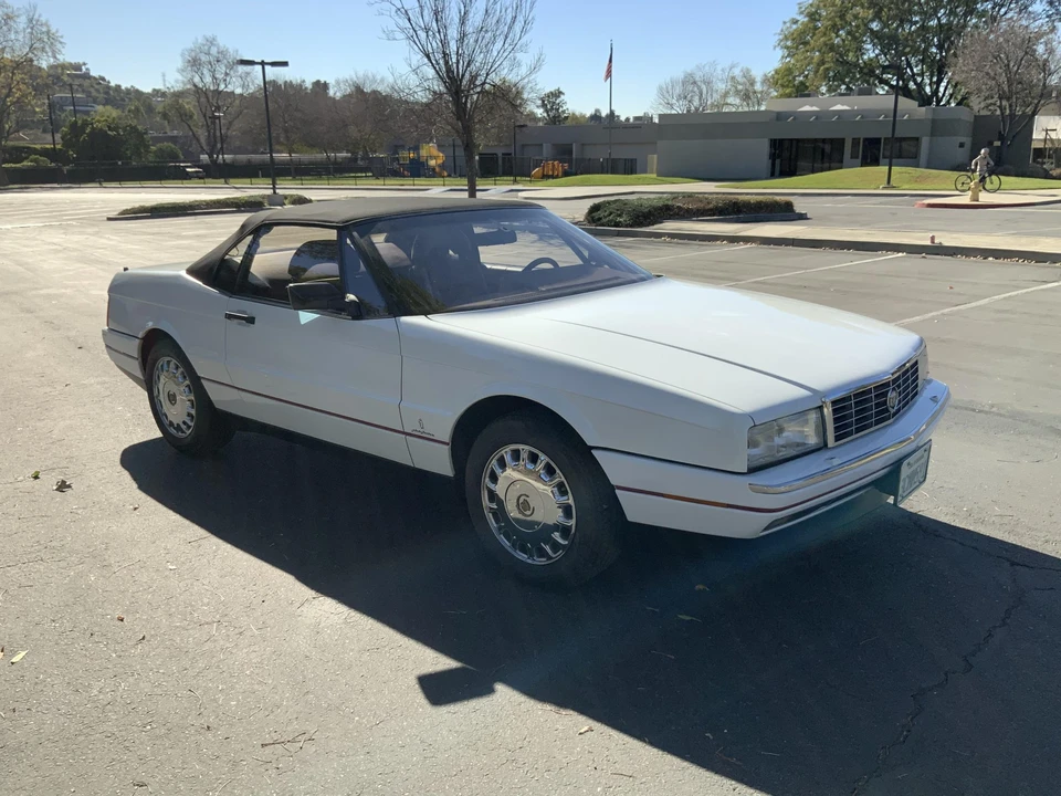 1992 Cadillac Allante - Image 10 of 31