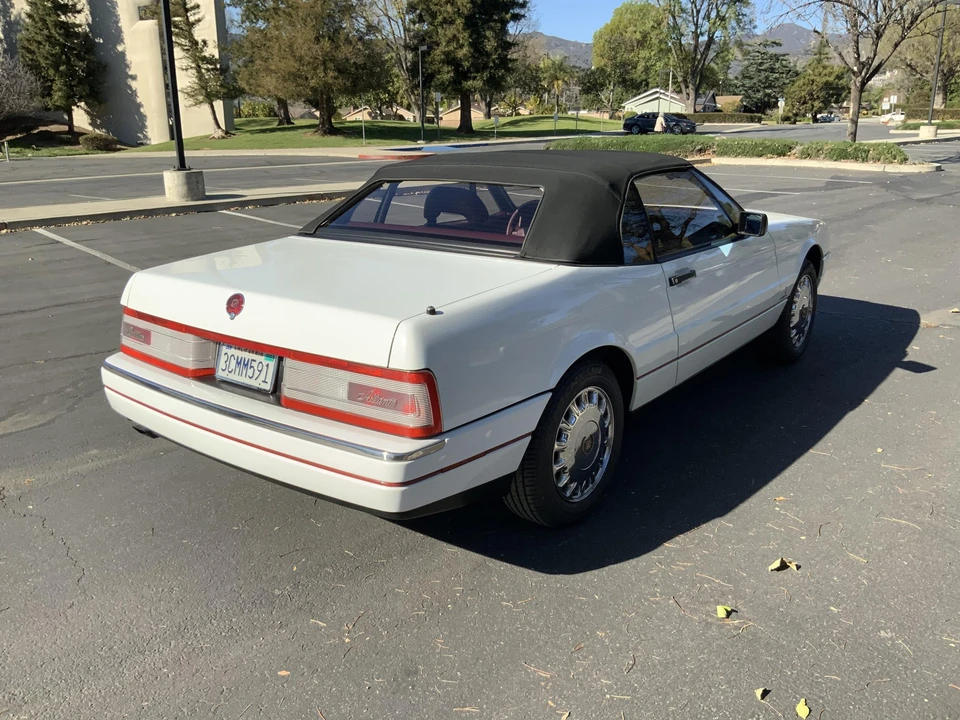 1992 Cadillac Allante - Image 18 of 31