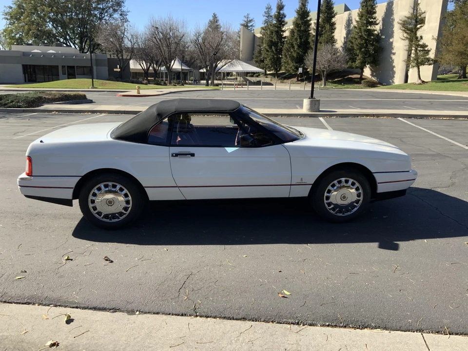 1992 Cadillac Allante - Image 19 of 31