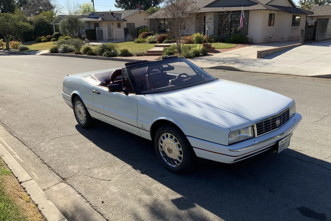 1992 Cadillac Allante - Image 11 of 31