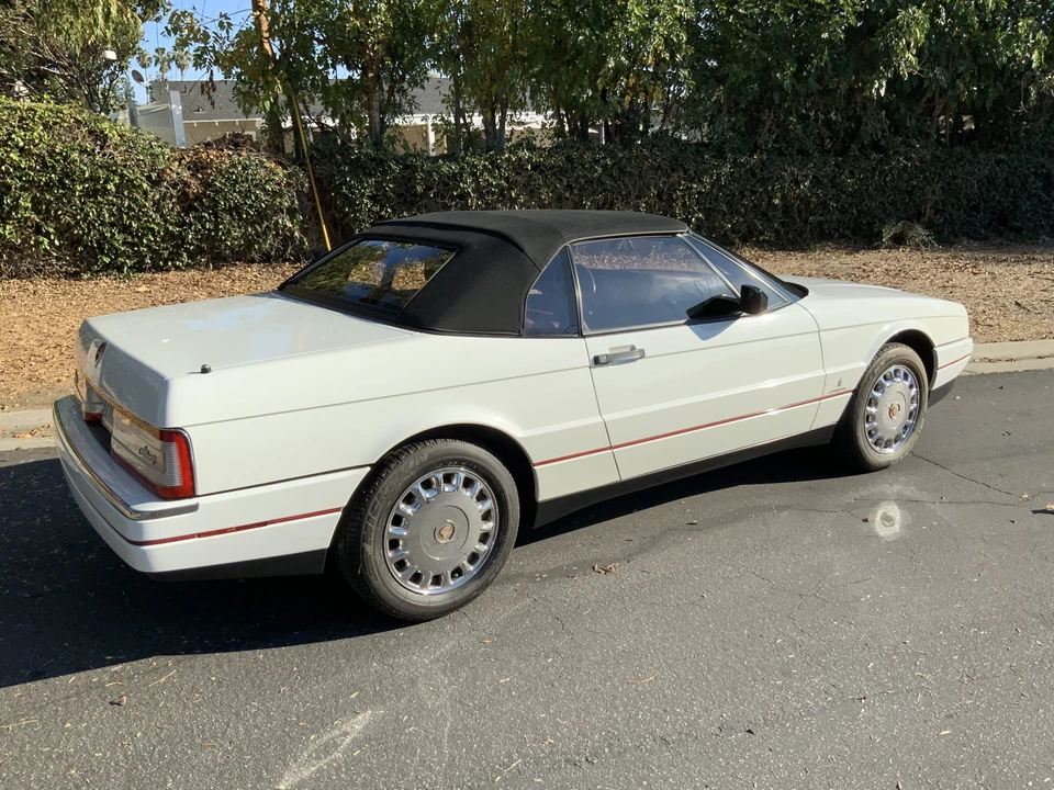 1992 Cadillac Allante - Image 17 of 31