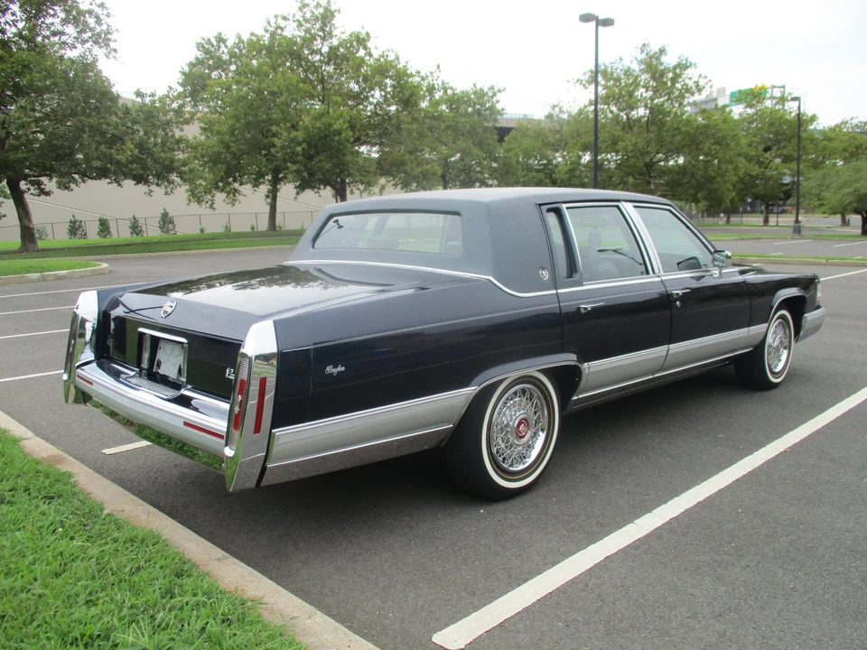 1992 Cadillac Brougham - Image 9 of 31