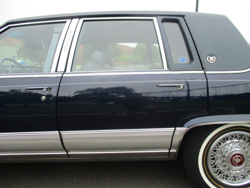 1992 Cadillac Brougham - Image 20 of 31