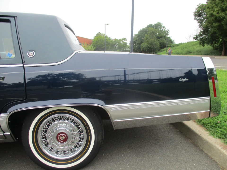 1992 Cadillac Brougham - Image 21 of 31