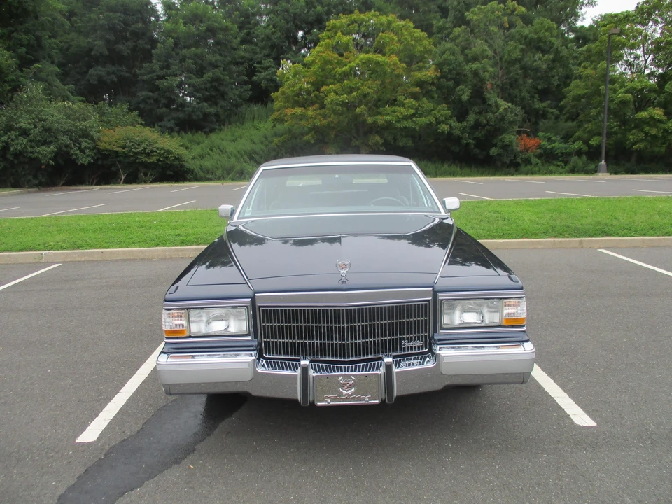 1992 Cadillac Brougham - Image 12 of 31