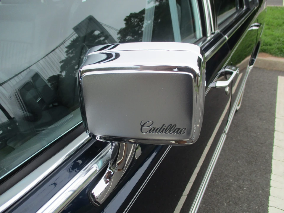 1992 Cadillac Brougham - Image 27 of 31
