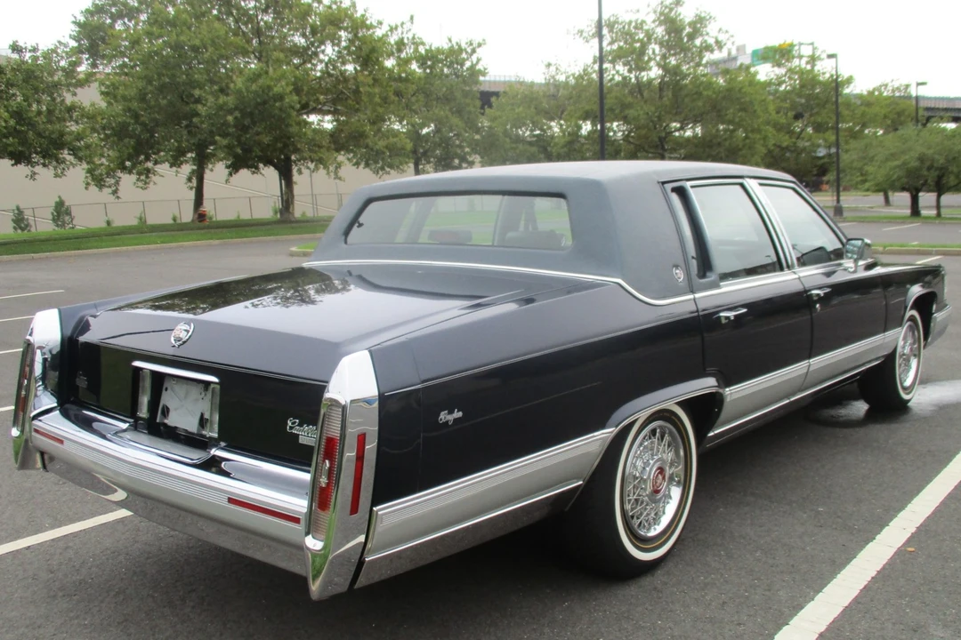 1992 Cadillac Brougham - Image 8 of 31