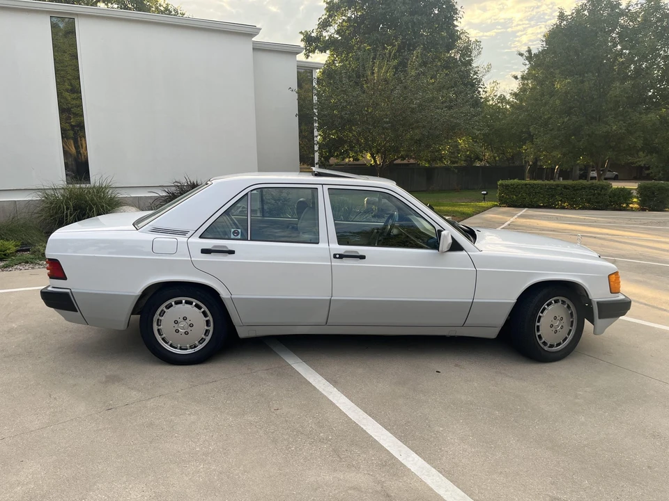 1992 Mercedes-Benz 190E - Image 11 of 31
