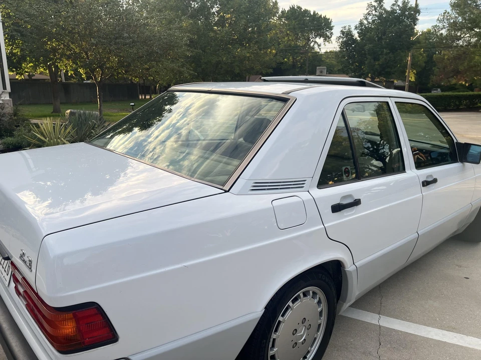 1992 Mercedes-Benz 190E - Image 12 of 31