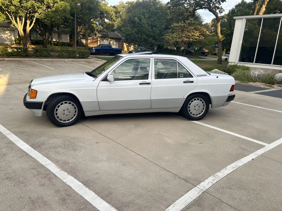 1992 Mercedes-Benz 190E - Image 2 of 31