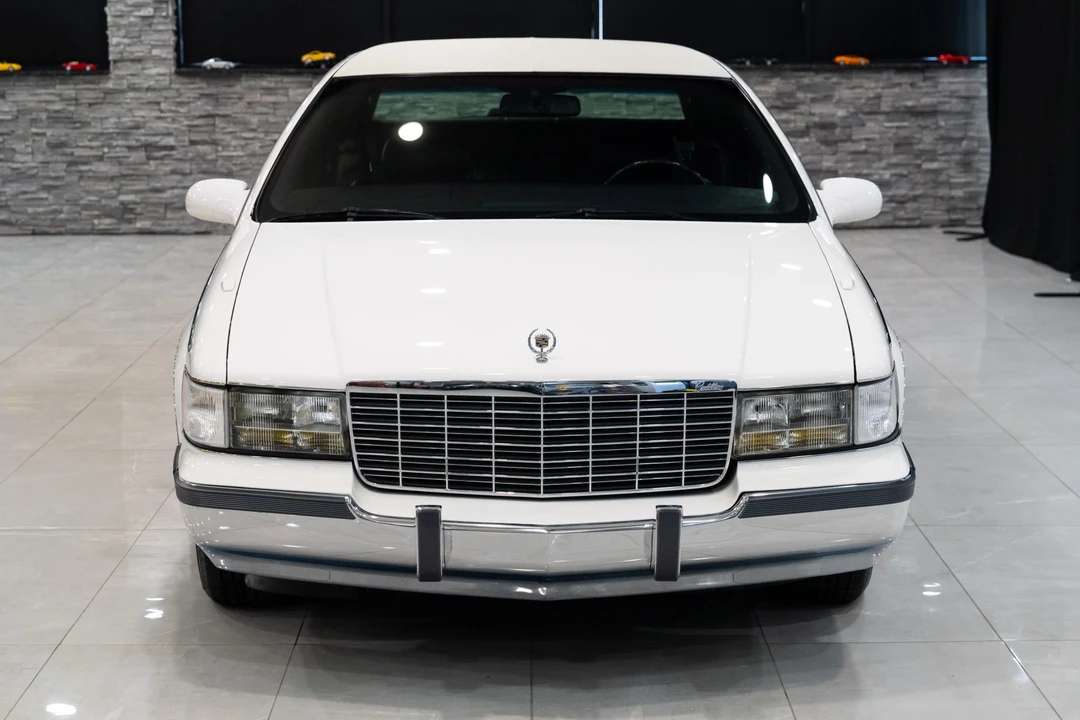 1995 Cadillac Fleetwood - Image 8 of 31