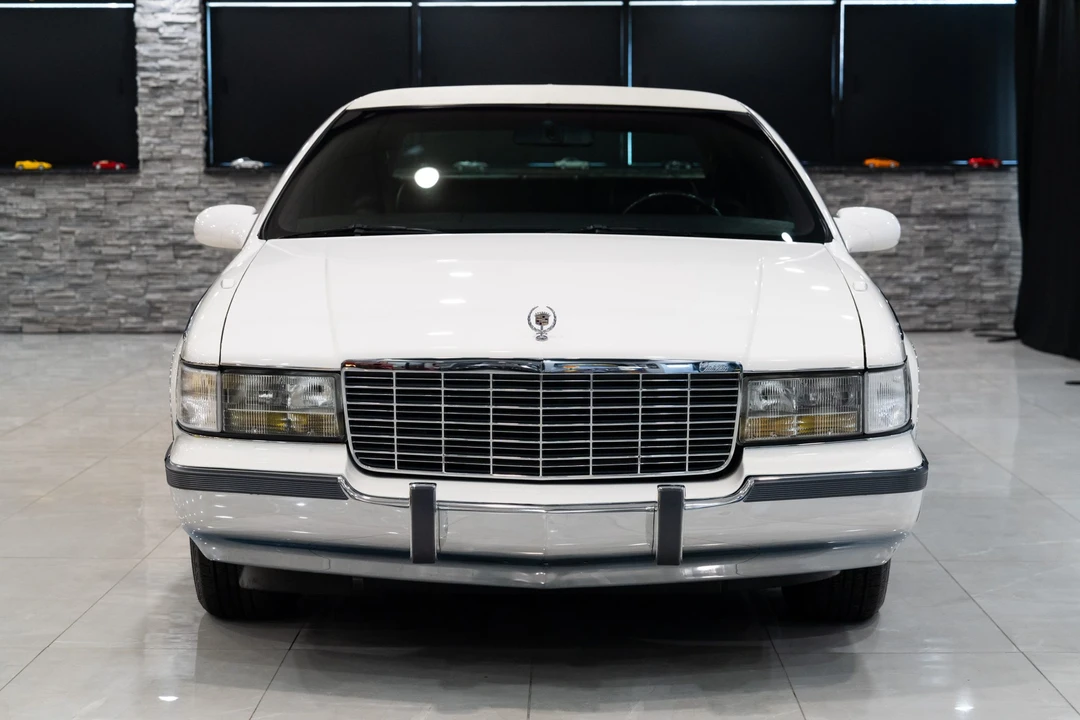 1995 Cadillac Fleetwood - Image 9 of 31