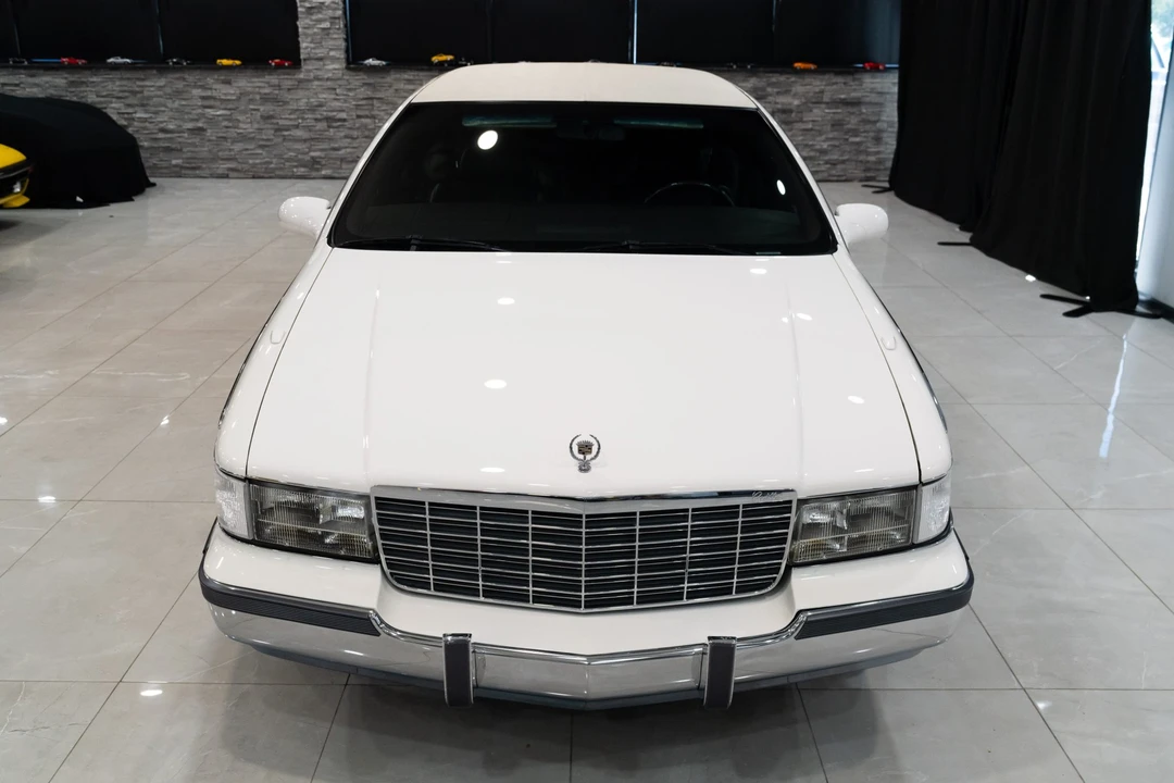 1995 Cadillac Fleetwood - Image 7 of 31