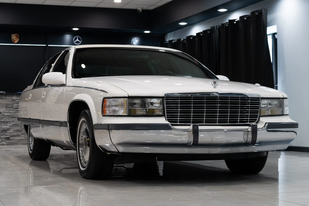 1995 Cadillac Fleetwood - Image 5 of 31