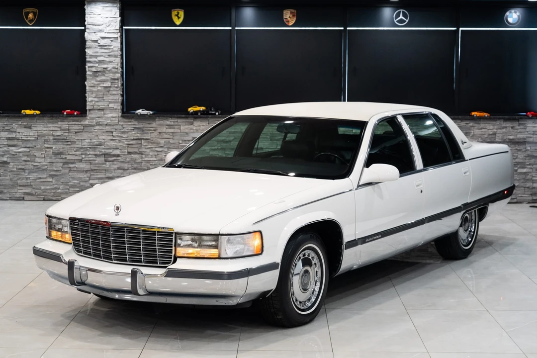 1995 Cadillac Fleetwood - Image 16 of 31