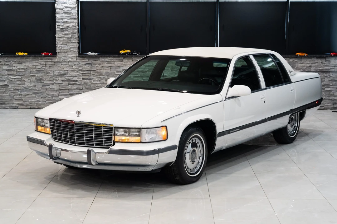 1995 Cadillac Fleetwood - Image 17 of 31
