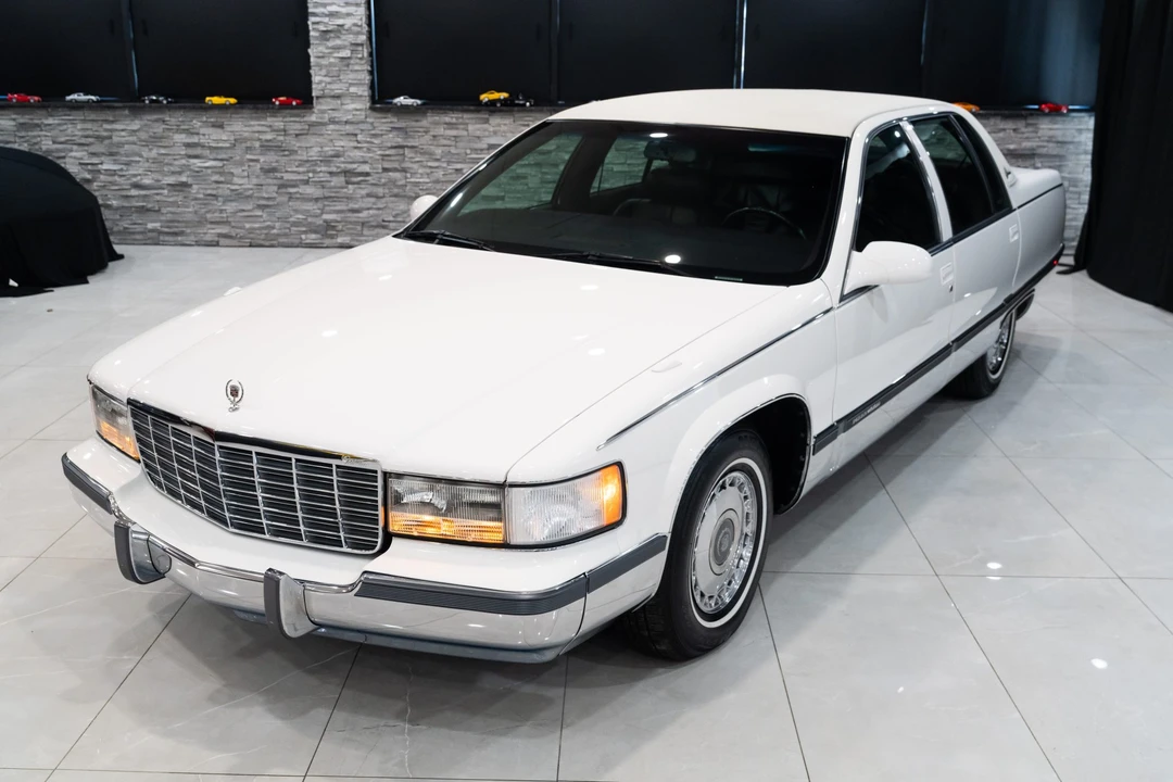 1995 Cadillac Fleetwood - Image 15 of 31