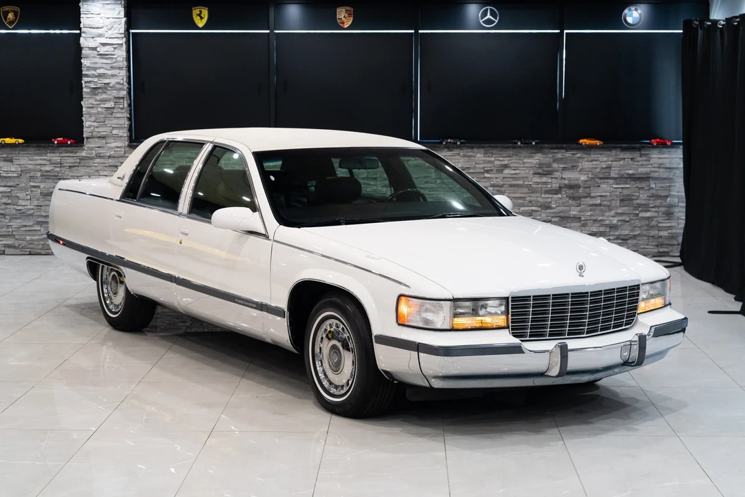 1995 Cadillac Fleetwood - Image 3 of 31