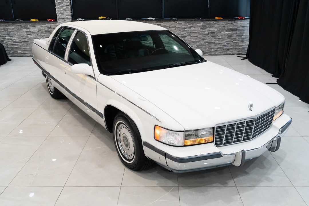 1995 Cadillac Fleetwood - Image 2 of 31
