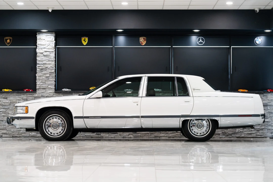 1995 Cadillac Fleetwood - Image 24 of 31