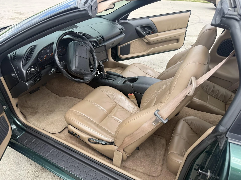 1995 Chevrolet Camaro - Image 28 of 31