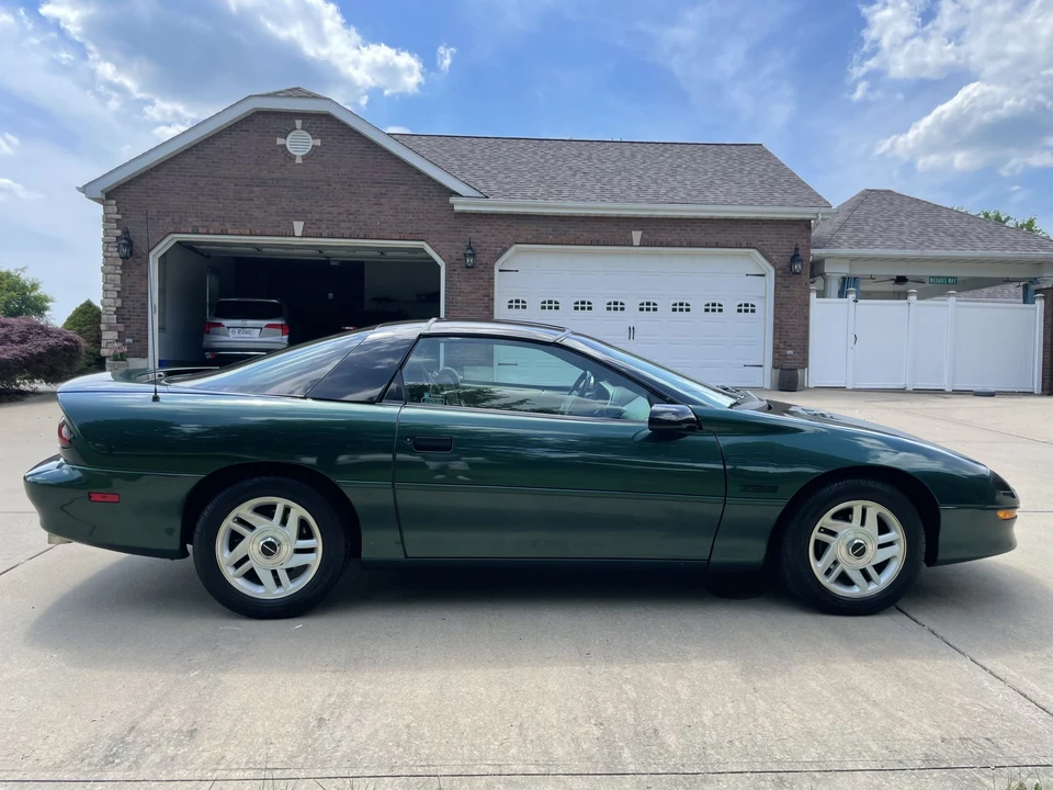 1995 Chevrolet Camaro - Image 4 of 31