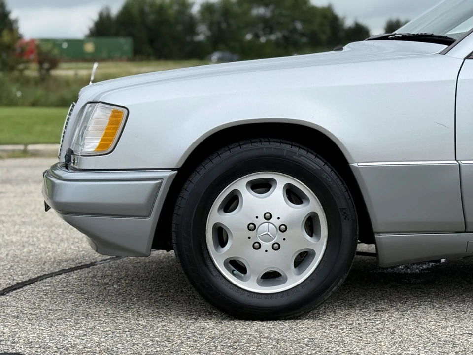 1995 Mercedes-Benz W124 E-Class - Image 29 of 31