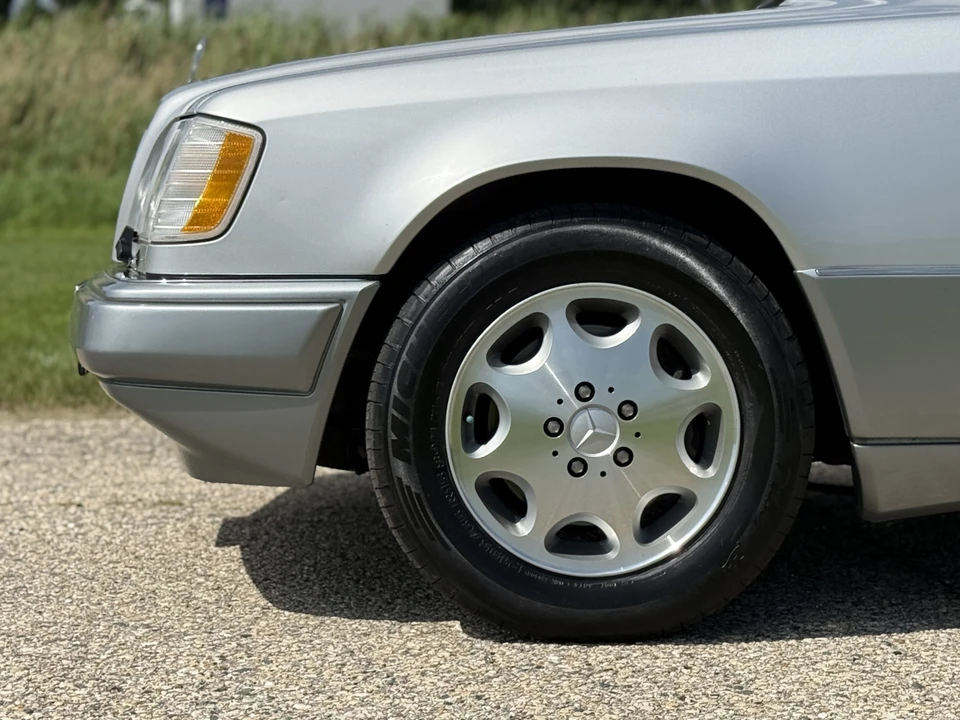 1995 Mercedes-Benz W124 E-Class - Image 30 of 31