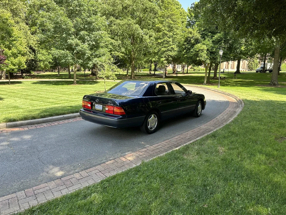 1998 Lexus LS 2nd Gen - Image 11 of 31