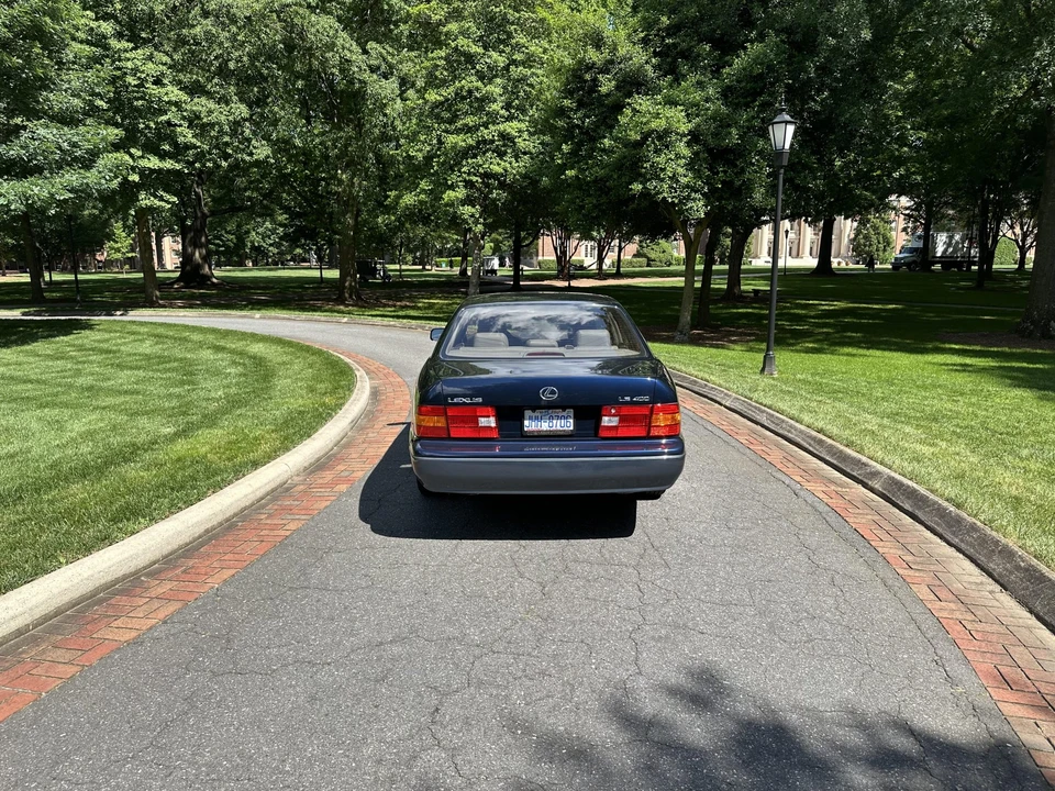 1998 Lexus LS 2nd Gen - Image 16 of 31