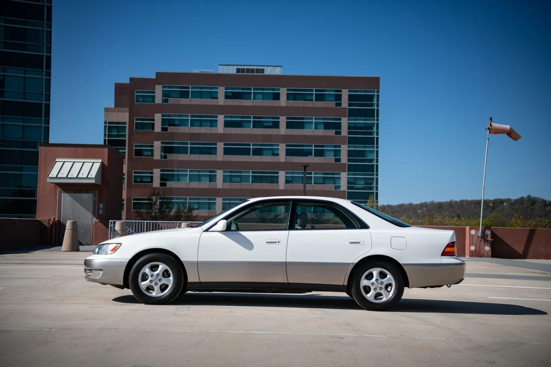 1999 Lexus ES 3rd Gen - Image 2 of 31