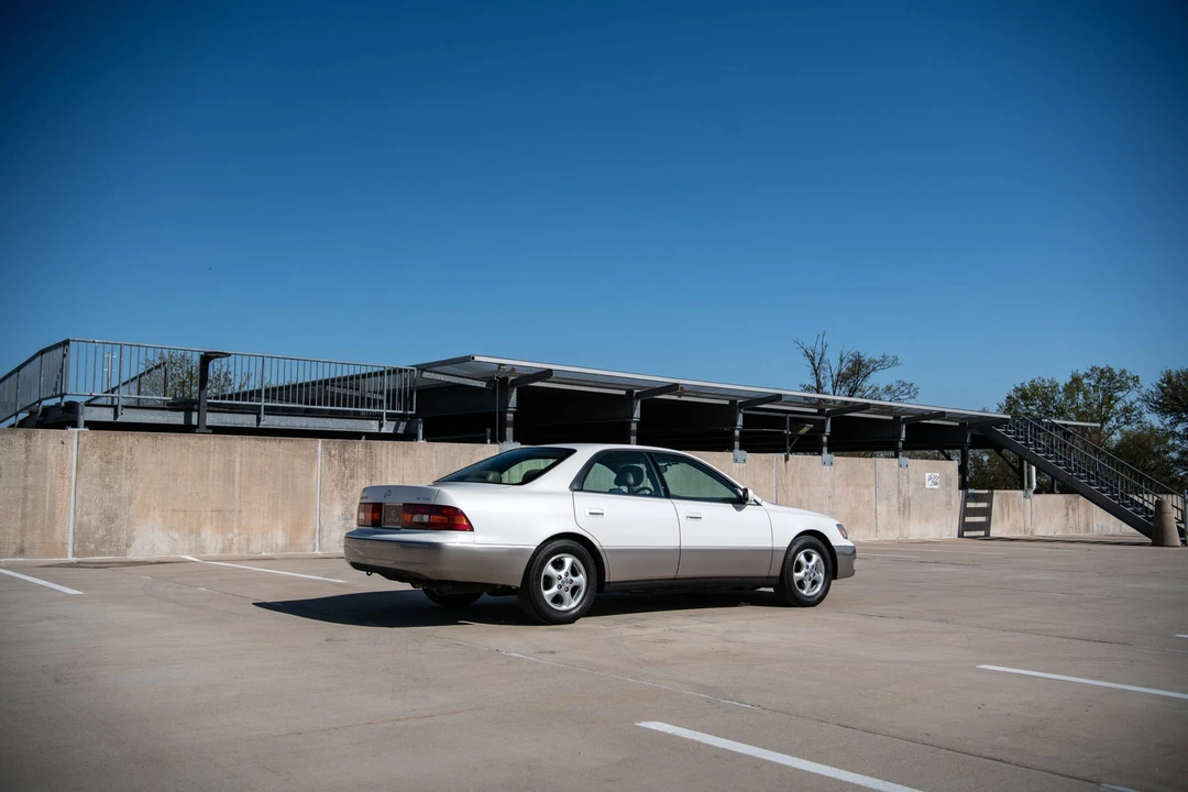 1999 Lexus ES 3rd Gen - Image 10 of 31