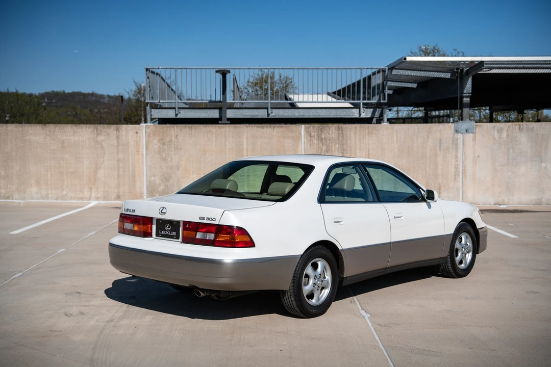 1999 Lexus ES 3rd Gen - Image 11 of 31
