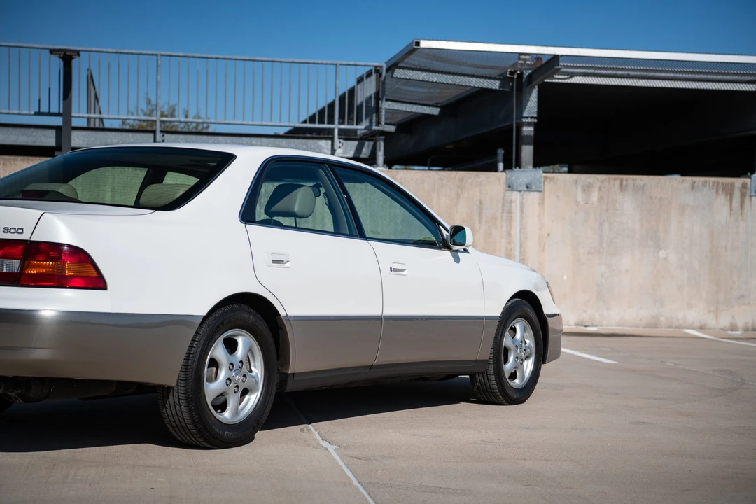 1999 Lexus ES 3rd Gen - Image 18 of 31