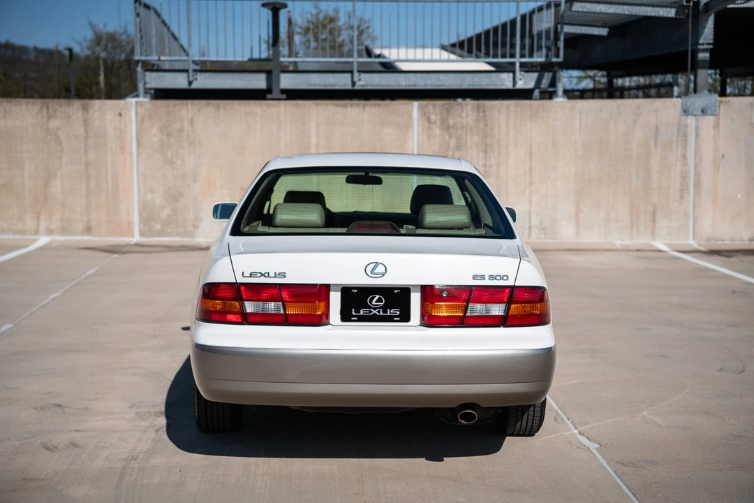 1999 Lexus ES 3rd Gen - Image 12 of 31
