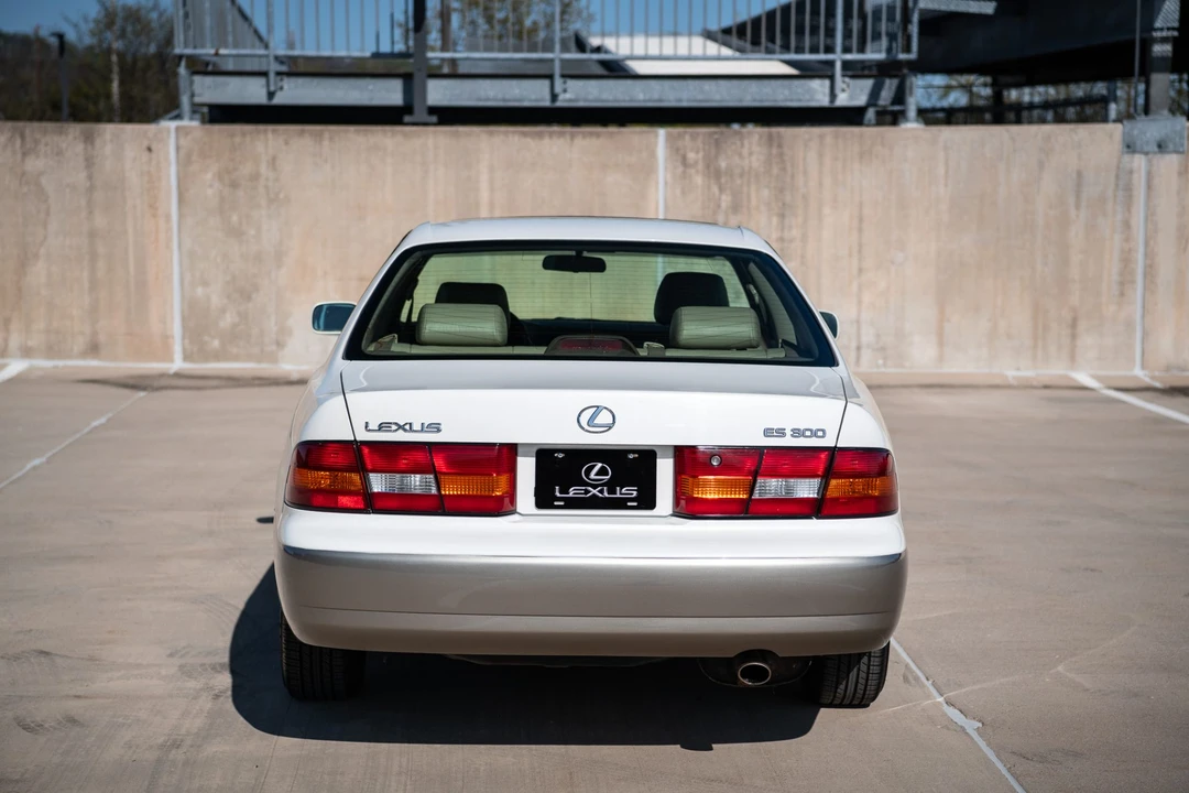 1999 Lexus ES 3rd Gen - Image 13 of 31