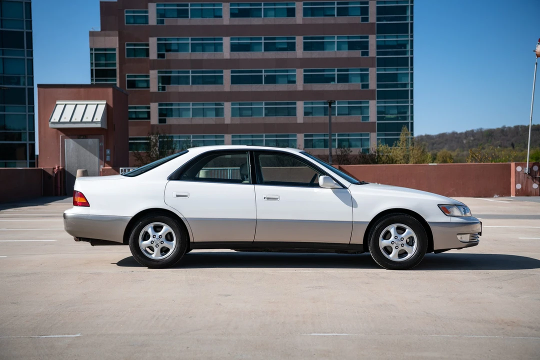 1999 Lexus ES 3rd Gen - Image 9 of 31