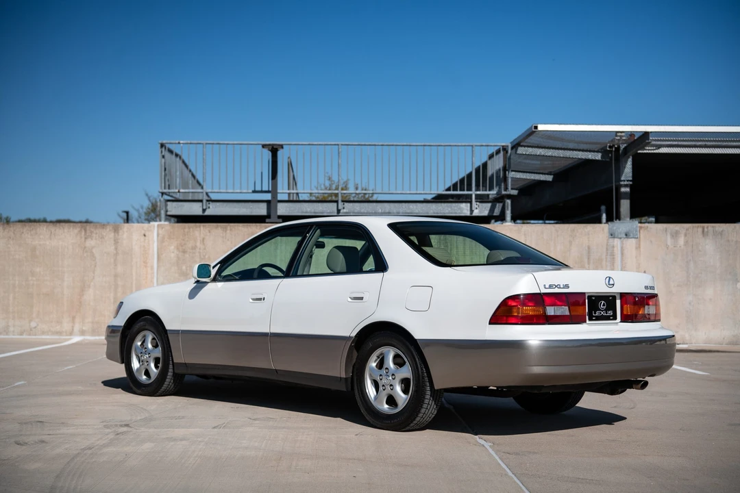 1999 Lexus ES 3rd Gen - Image 14 of 31