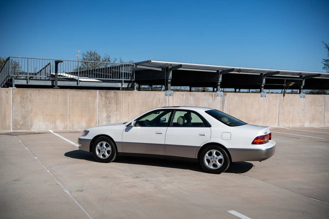 1999 Lexus ES 3rd Gen - Image 15 of 31
