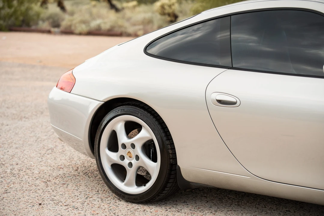 1999 Porsche 996 Carrera - Image 28 of 31