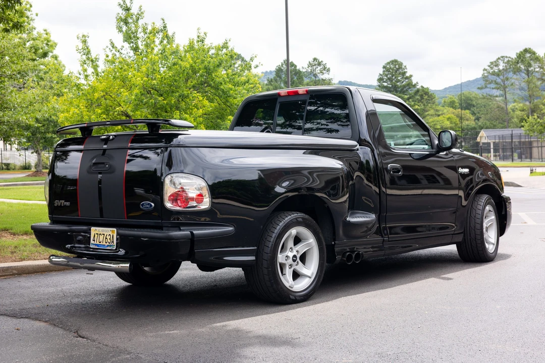2000 Ford F-150 SVT Lightning 10th Gen - Image 5 of 31