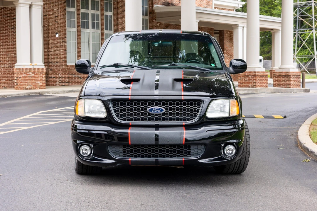 2000 Ford F-150 SVT Lightning 10th Gen - Image 2 of 31