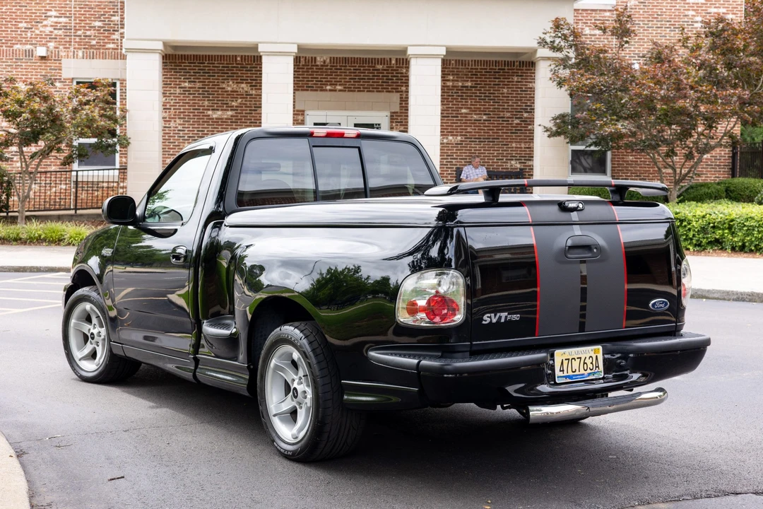 2000 Ford F-150 SVT Lightning 10th Gen - Image 7 of 31