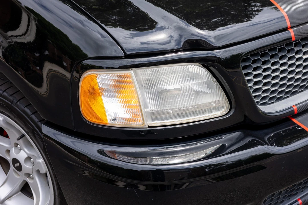 2000 Ford F-150 SVT Lightning 10th Gen - Image 12 of 31