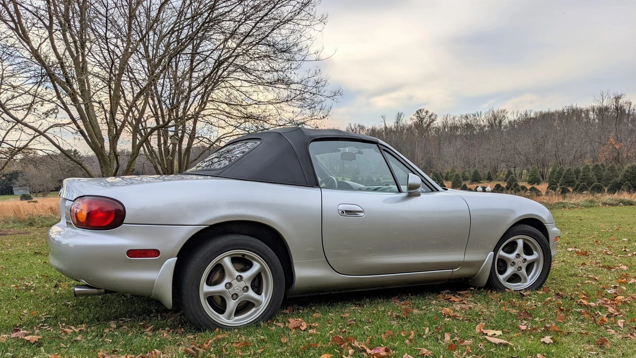 2000 Mazda NB MX-5 Miata - Image 9 of 31