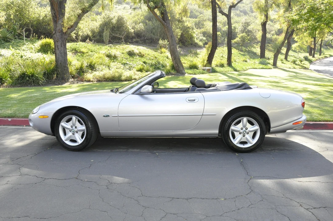 2001 Jaguar X100 XK8 - Image 12 of 31