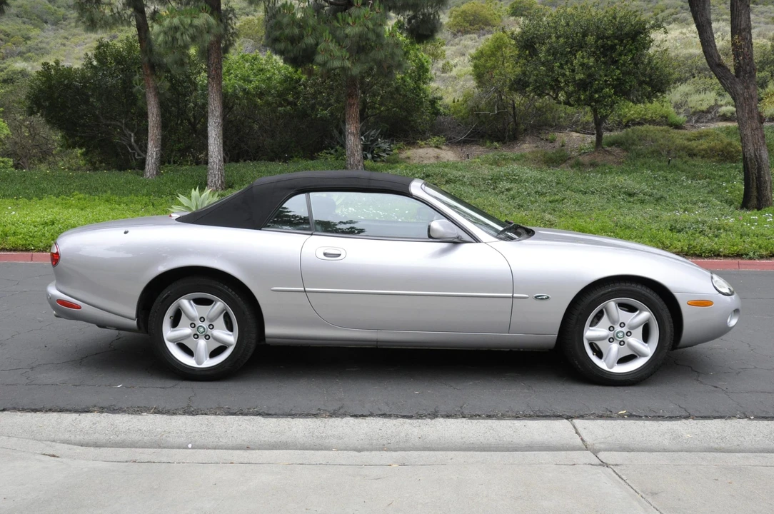 2001 Jaguar X100 XK8 - Image 14 of 31